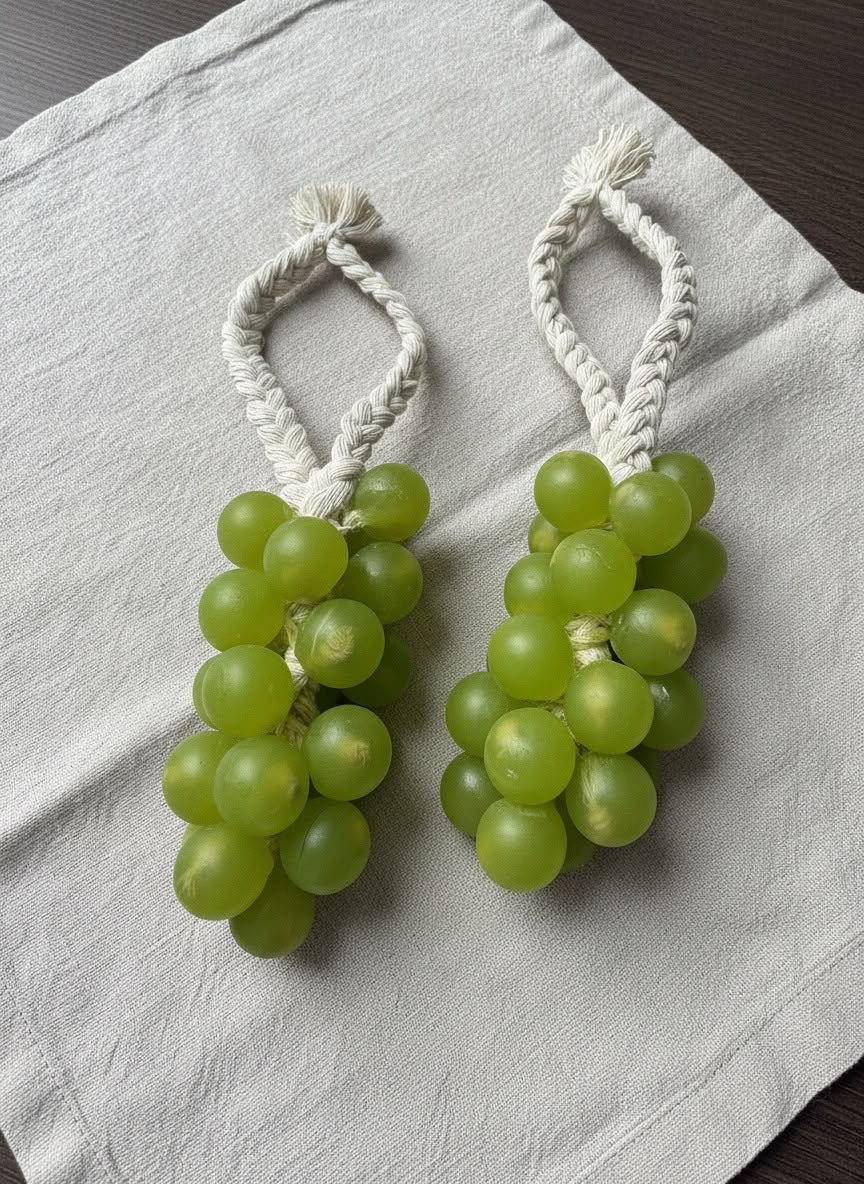 Green grape soap with apple and raspberry fragrance